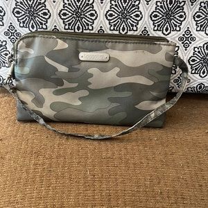 Camo Baggallini wristlet